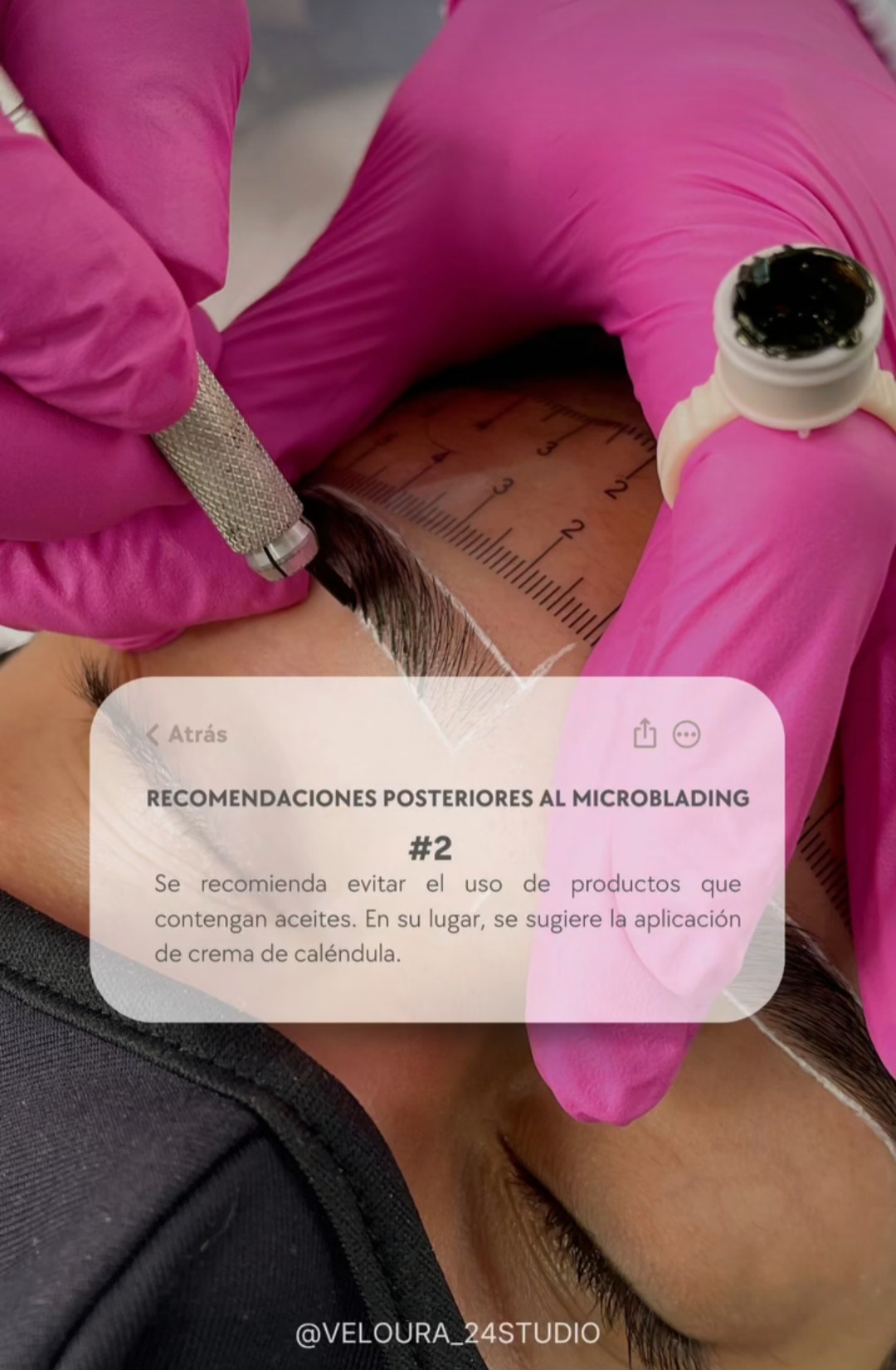 Procedimiento de microblading realizado en Veloura Beauty Studio